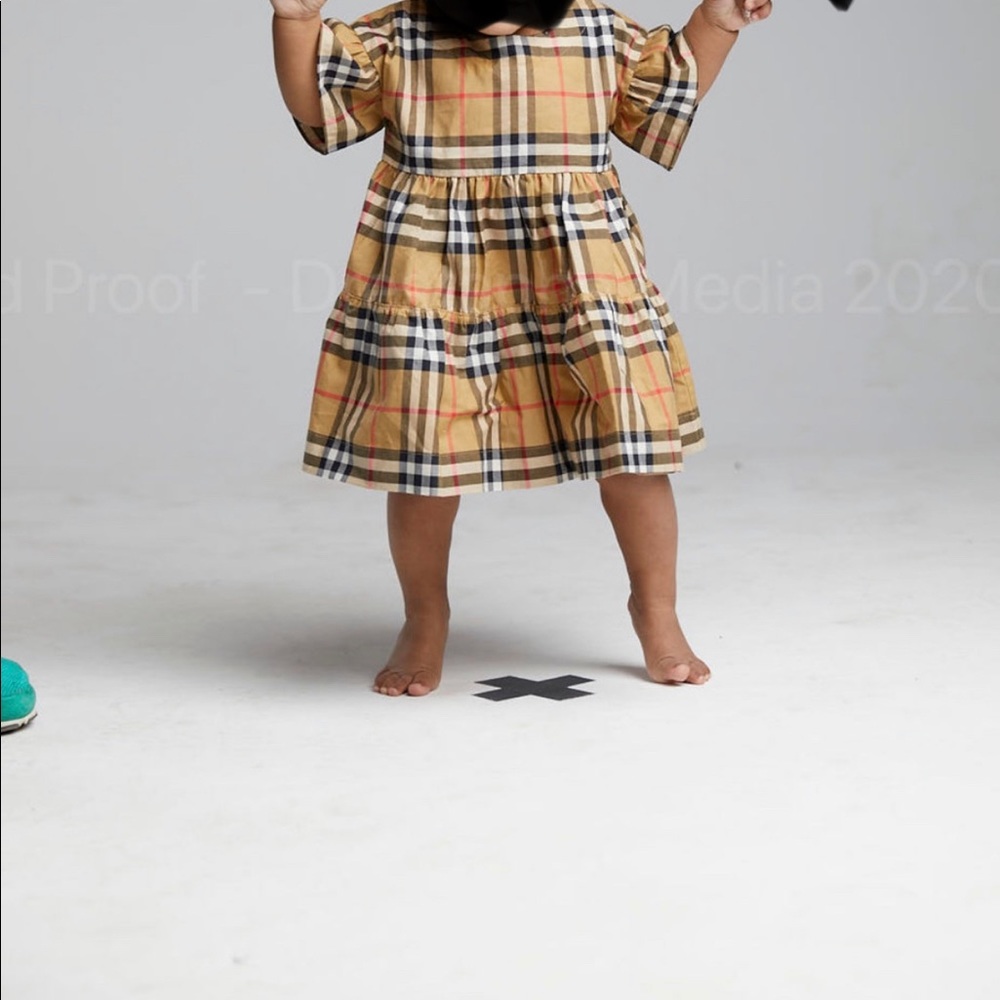 Burberry baby dress 9-12 month!